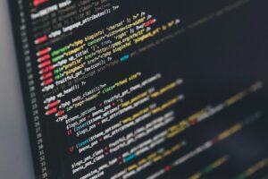Eine Nahaufnahme von Code auf einem Computerbildschirm.